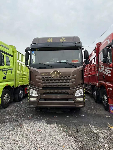 二手半掛車(chē)交易市場(chǎng)